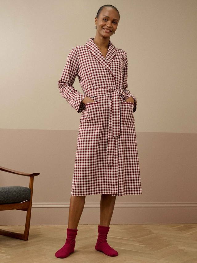 Халат из хлопка с шелковой отделкой в клетку Brora, Mulberry/Shell
Халат из хлопка с шелковой отделкой в клетку Brora, Mulberry/Shell