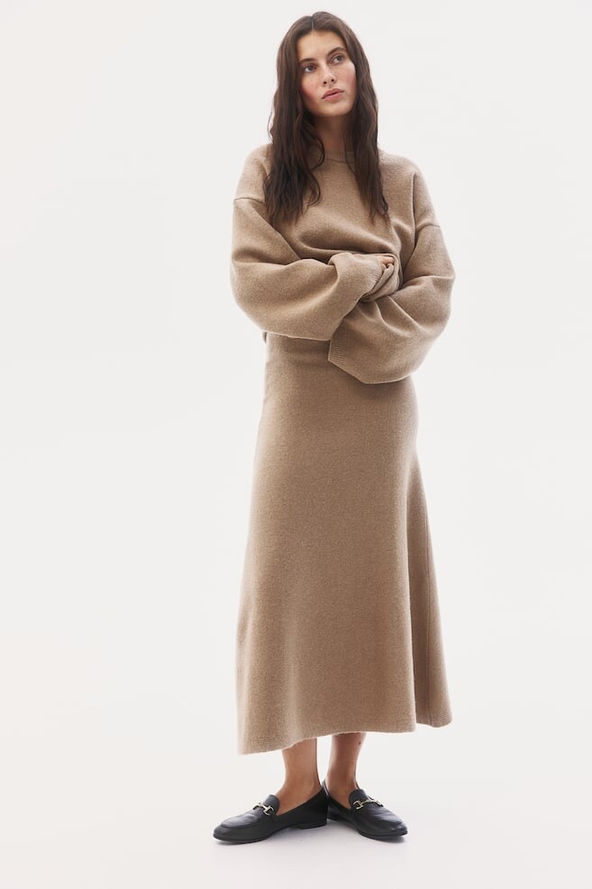 Расклешенная трикотажная юбка H&M, бежевый
Расклешенная трикотажная юбка H&M, бежевый