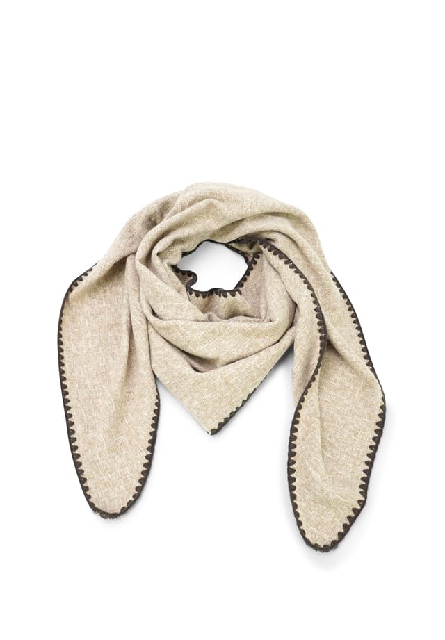 Треугольный шарфик в классическом дизайне Harpa, цвет mojave sand
Треугольный шарфик в классическом дизайне Harpa, цвет mojave sand