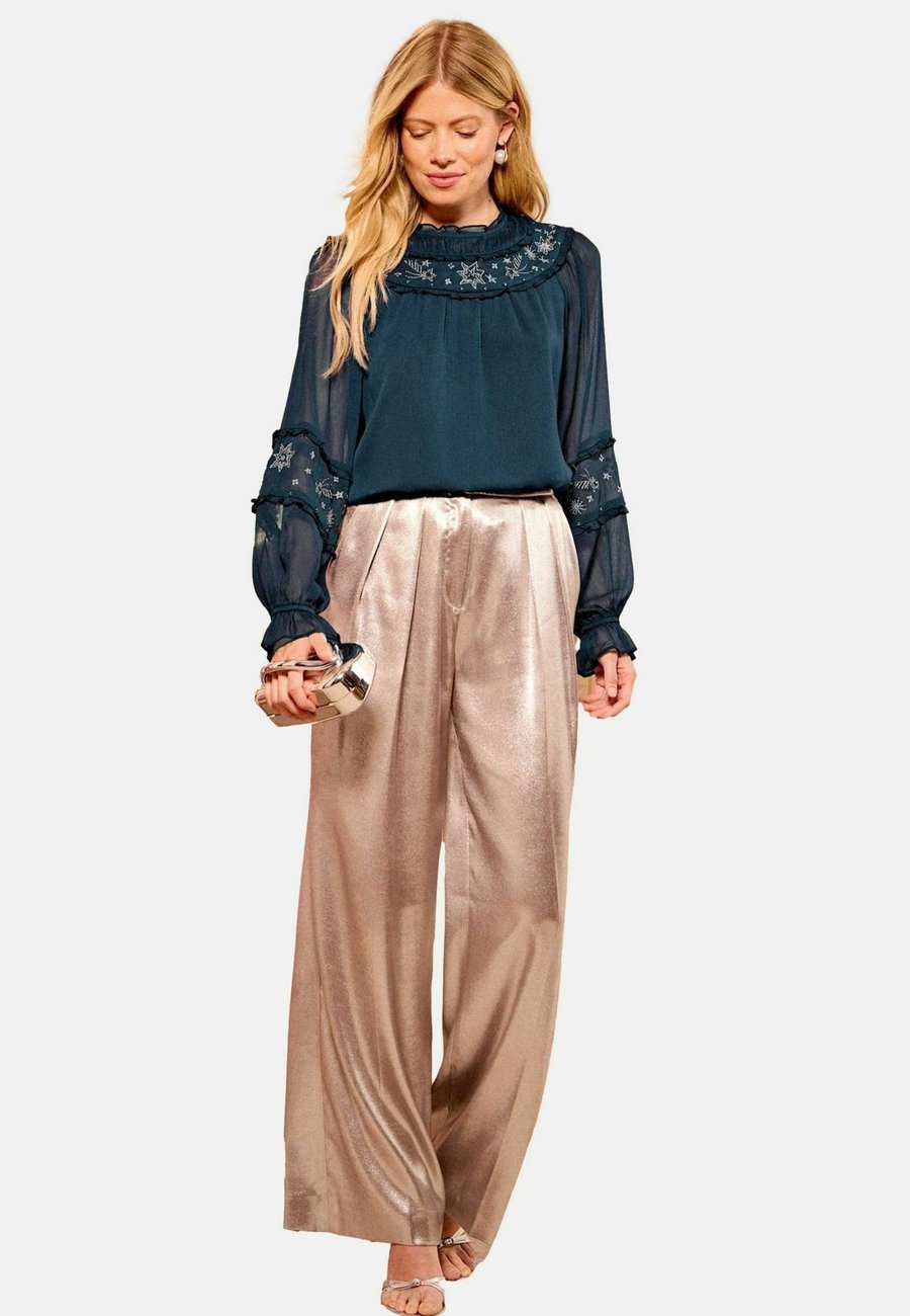 Блуза Love & Roses PETITE, Midnight Blue/Blue
Блуза Love & Roses PETITE, Midnight Blue/Blue