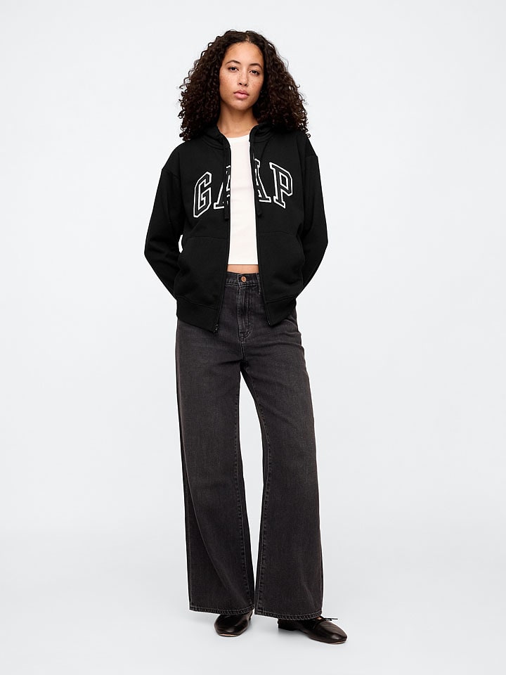 Черная толстовка GAP
Черная толстовка GAP