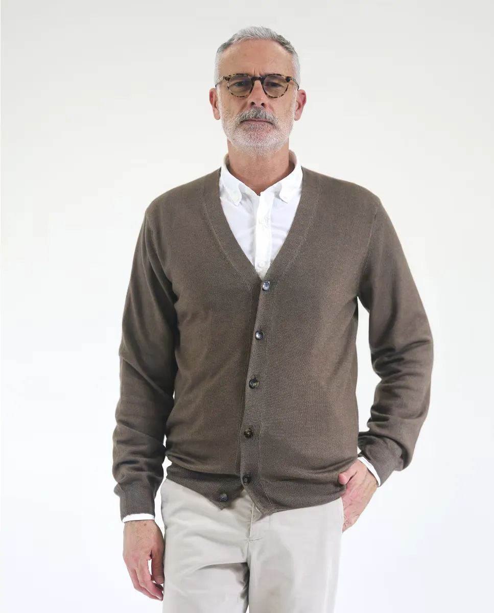 Мужская вязаная куртка из 100% тонкой мериносовой шерсти светло-коричневого цвета Wickett Jones, цвет Marrón claro
Мужская вязаная куртка из 100% тонкой мериносовой шерсти светло-коричневого цвета Wickett Jones, цвет Marrón claro