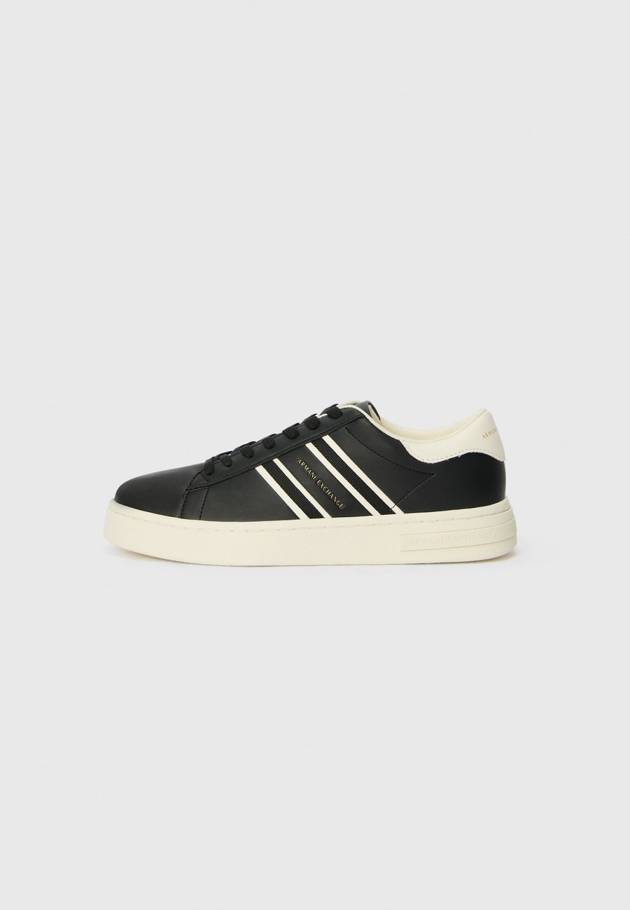 Кроссовки Armani Exchange Trainers, Black/Off-White/Black
Кроссовки Armani Exchange Trainers, Black/Off-White/Black