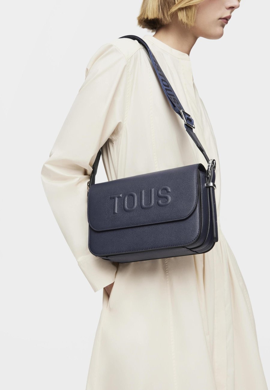 Сумка кросс-боди Tous BANDOLERA BRENDA, Azul/Blue
Сумка кросс-боди Tous BANDOLERA BRENDA, Azul/Blue