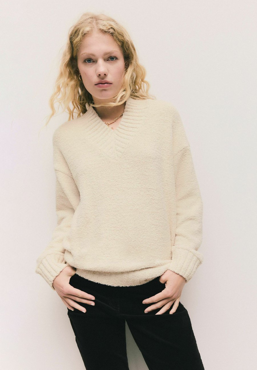 Джемпер Next FLUFFY COSY V-NECK LONGSLEEVE, Neutral/Beige
Джемпер Next FLUFFY COSY V-NECK LONGSLEEVE, Neutral/Beige