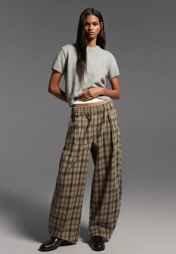 Базовая футболка с коротким рукавом и круглым вырезом Bershka, Grey, Серый, Базовая футболка с коротким рукавом и круглым вырезом Bershka, Grey
Базовая футболка с коротким рукавом и круглым вырезом Bershka, Grey, Серый, Базовая футболка с коротким рукавом и круглым вырезом Bershka, Grey