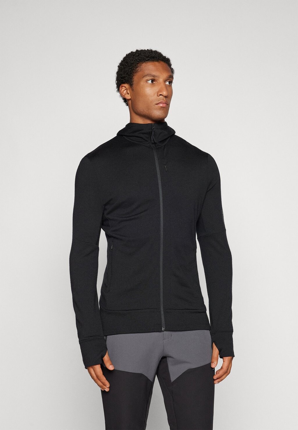 Толстовка на молнии MERINO 260 MID WEIGHT QUANTUM ZIP HOODIE Icebreaker, черный 
Толстовка на молнии MERINO 260 MID WEIGHT QUANTUM ZIP HOODIE Icebreaker, черный