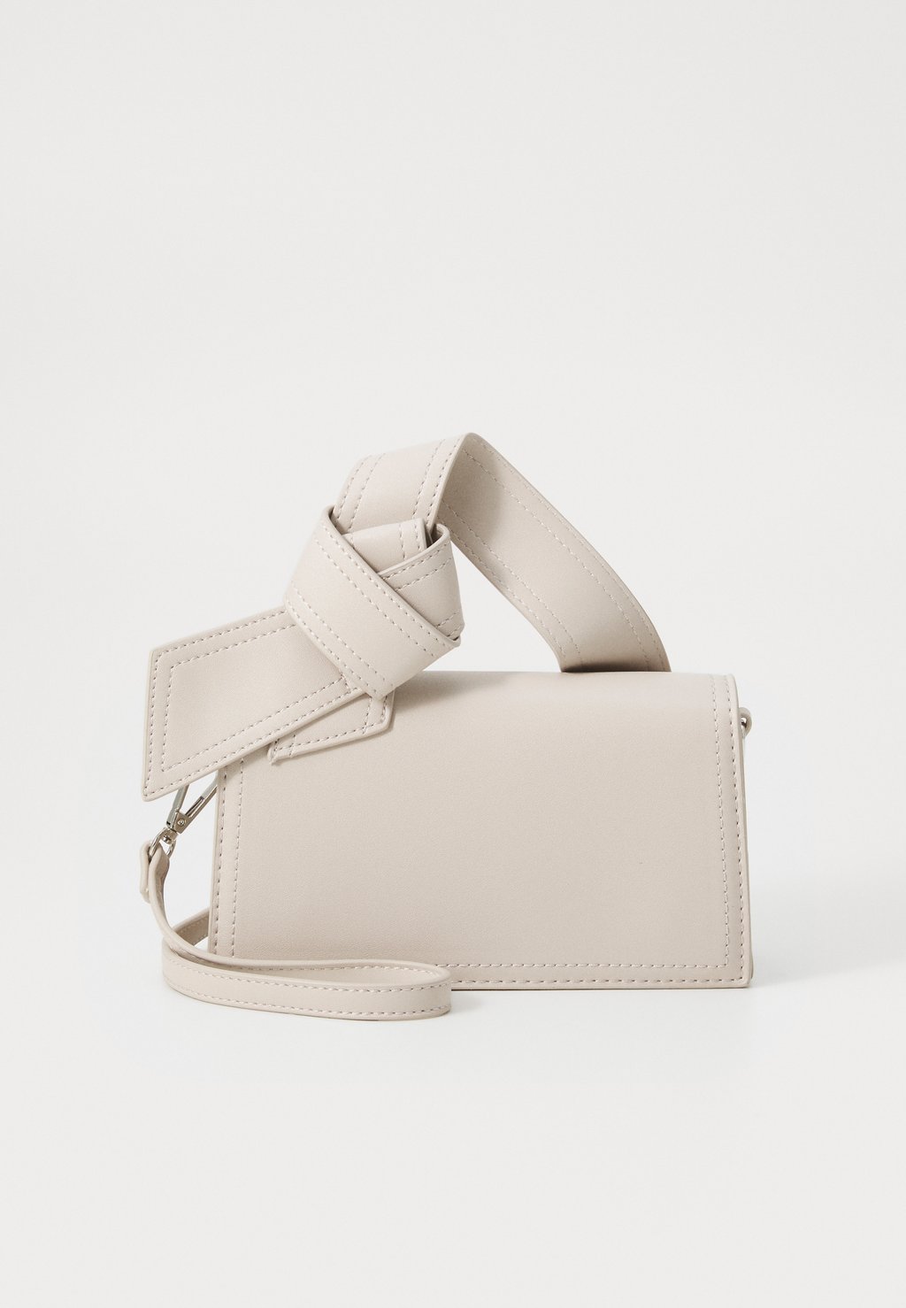 Сумка VMANNELI HANDBAG Vero Moda, серебряный
Сумка VMANNELI HANDBAG Vero Moda, серебряный