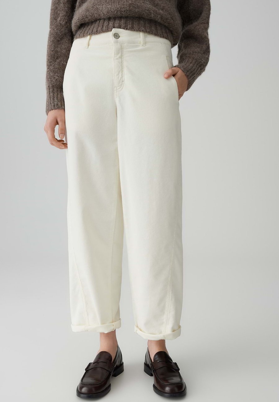 Брюки OPUS PANTS MID RISE CROPPED BARREL FIT LEICHT SCHMAL ZULAUFENDES BEIN , Soft Cream/Off-White
Брюки OPUS PANTS MID RISE CROPPED BARREL FIT LEICHT SCHMAL ZULAUFENDES BEIN , Soft Cream/Off-White