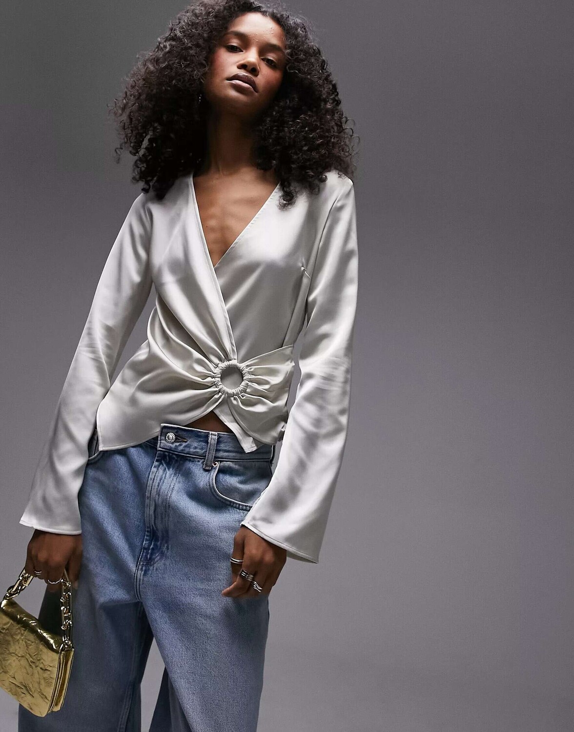 Топ-шоп Topshop цвета шампанского с кольцом
Топ-шоп Topshop цвета шампанского с кольцом