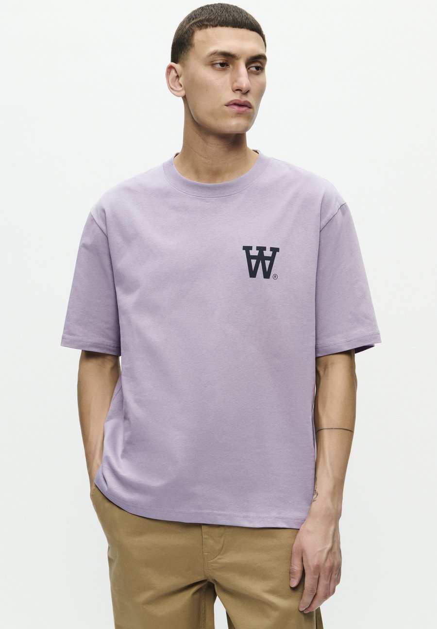 Футболка DOUBLE A BY W.W. LIAM AACHEST, Minimal Gray/Purple, Фиолетовый, Футболка DOUBLE A BY W.W. LIAM AACHEST, Minimal Gray/Purple
Футболка DOUBLE A BY W.W. LIAM AACHEST, Minimal Gray/Purple, Фиолетовый, Футболка DOUBLE A BY W.W. LIAM AACHEST, Minimal Gray/Purple
