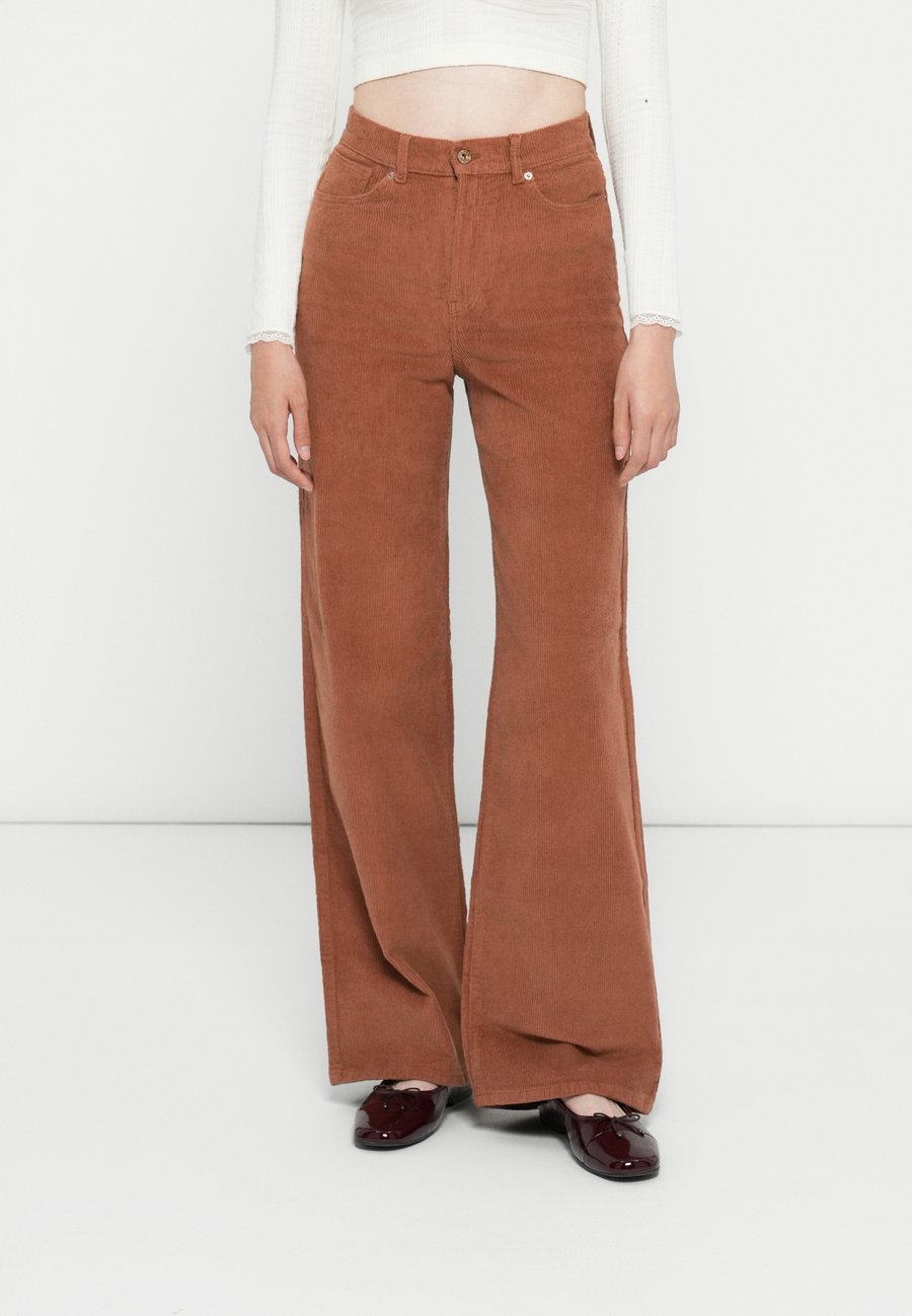 Брюки ONLY ONLHOPE GLOBAL WIDE, Mocha Mousse/Brown
Брюки ONLY ONLHOPE GLOBAL WIDE, Mocha Mousse/Brown