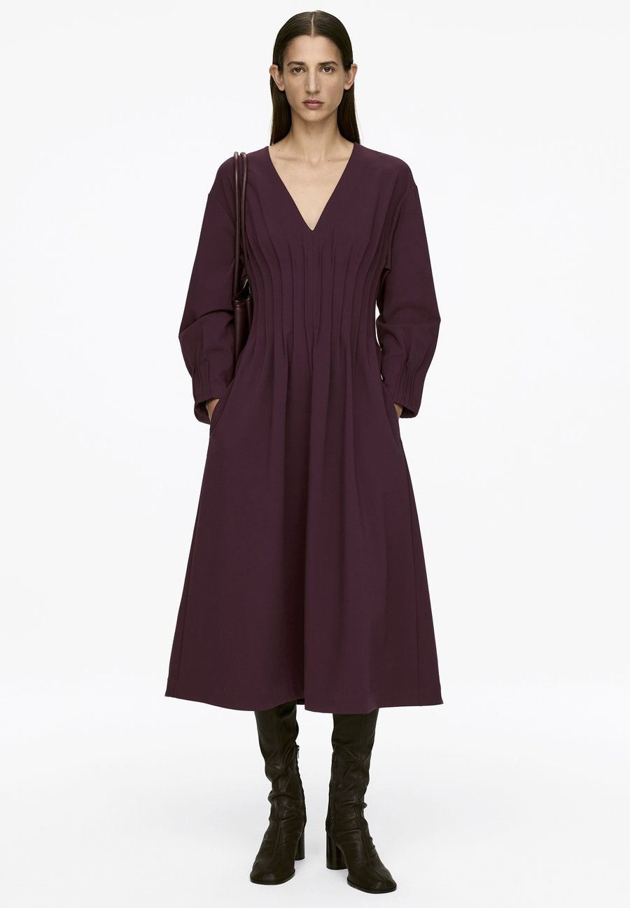 Платье ARKET PLEATED, Dark Red
Платье ARKET PLEATED, Dark Red