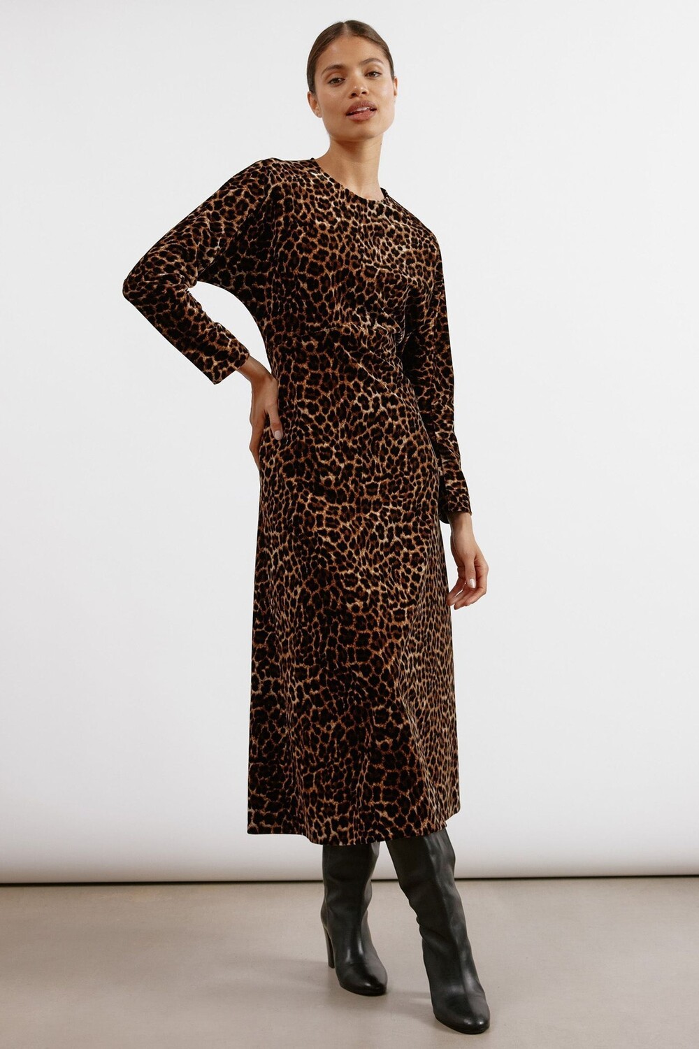 Животный бархат платье Albaray, коричневый
Животный бархат платье Albaray, коричневый