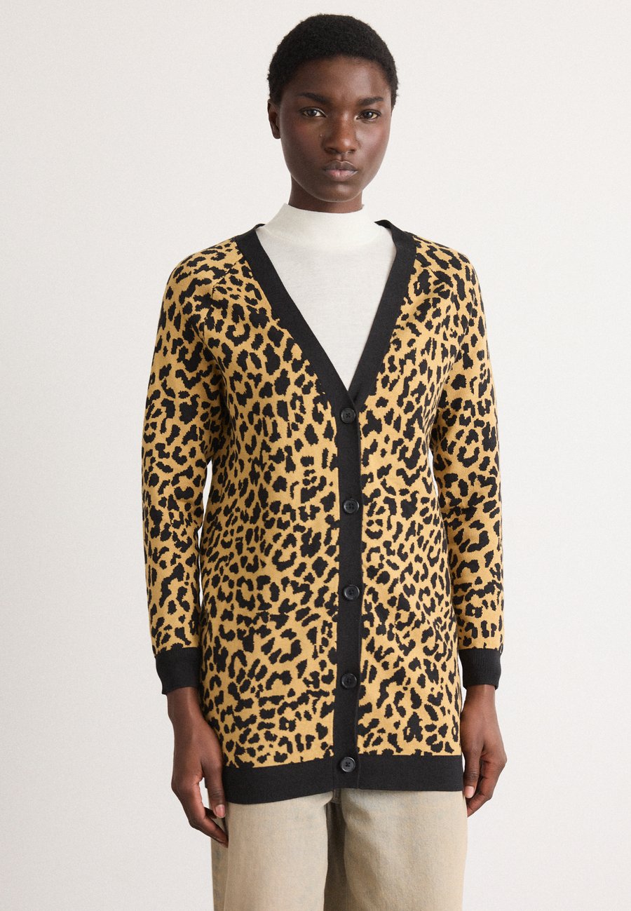 Кардиган DKNY LONG SLEEVE V NECK CHEETAH CARDIGAN, Whiskey/Black/Camel
Кардиган DKNY LONG SLEEVE V NECK CHEETAH CARDIGAN, Whiskey/Black/Camel
