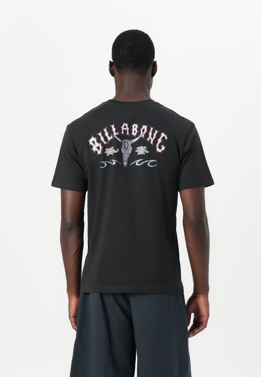 Футболка Billabong RAGING BULL UNISEX, Washed Black/Black, Черный, Футболка Billabong RAGING BULL UNISEX, Washed Black/Black
Футболка Billabong RAGING BULL UNISEX, Washed Black/Black, Черный, Футболка Billabong RAGING BULL UNISEX, Washed Black/Black