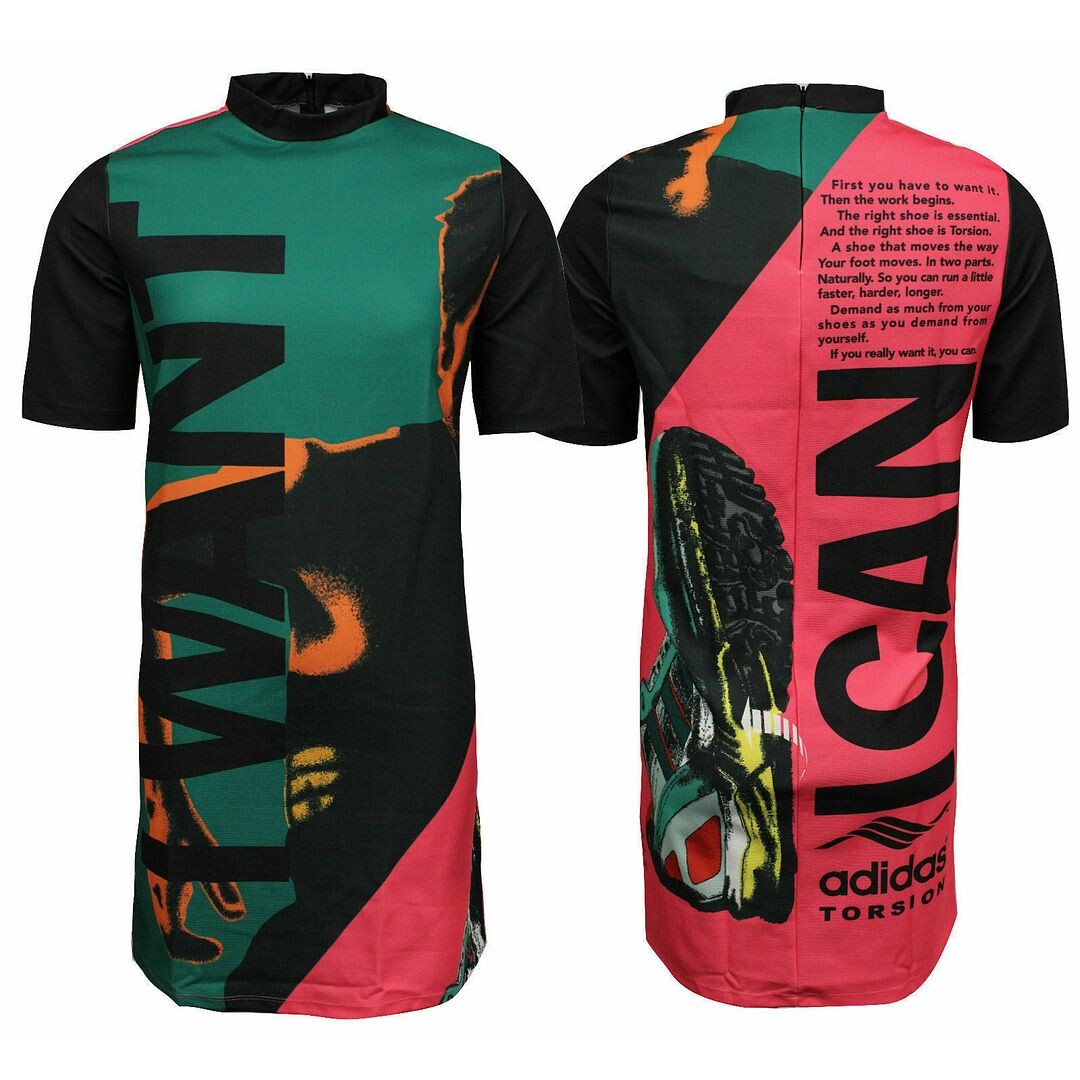 Коллективные воспоминания женское разноцветное платье-футболка Adidas, мультиколор 
Коллективные воспоминания женское разноцветное платье-футболка Adidas, мультиколор