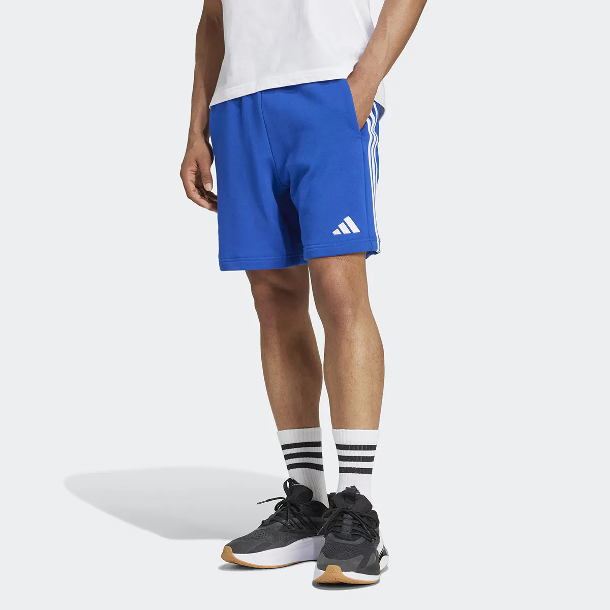 Real Madrid CF DNA Sho мужские шорты Adidas, синий
Real Madrid CF DNA Sho мужские шорты Adidas, синий