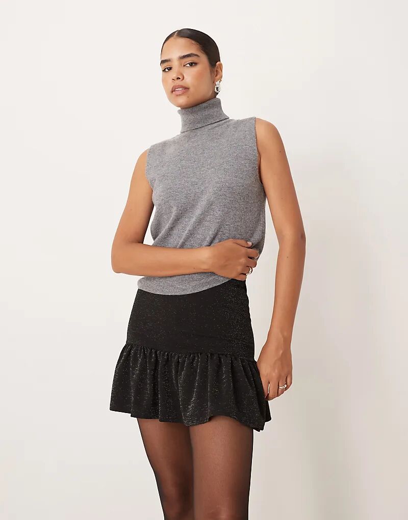 Мини-юбка Collective The Label Gathered с баской из черного блестящего материала
Мини-юбка Collective The Label Gathered с баской из черного блестящего материала