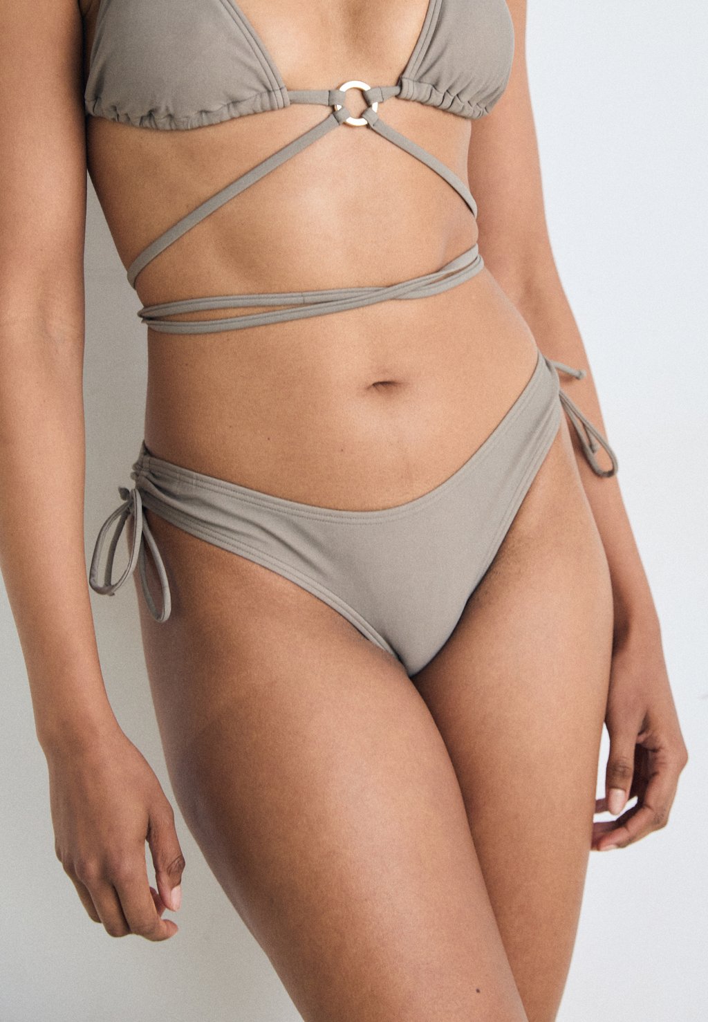 Плавки бикини LASCANA, бежевый 
Плавки бикини LASCANA, бежевый