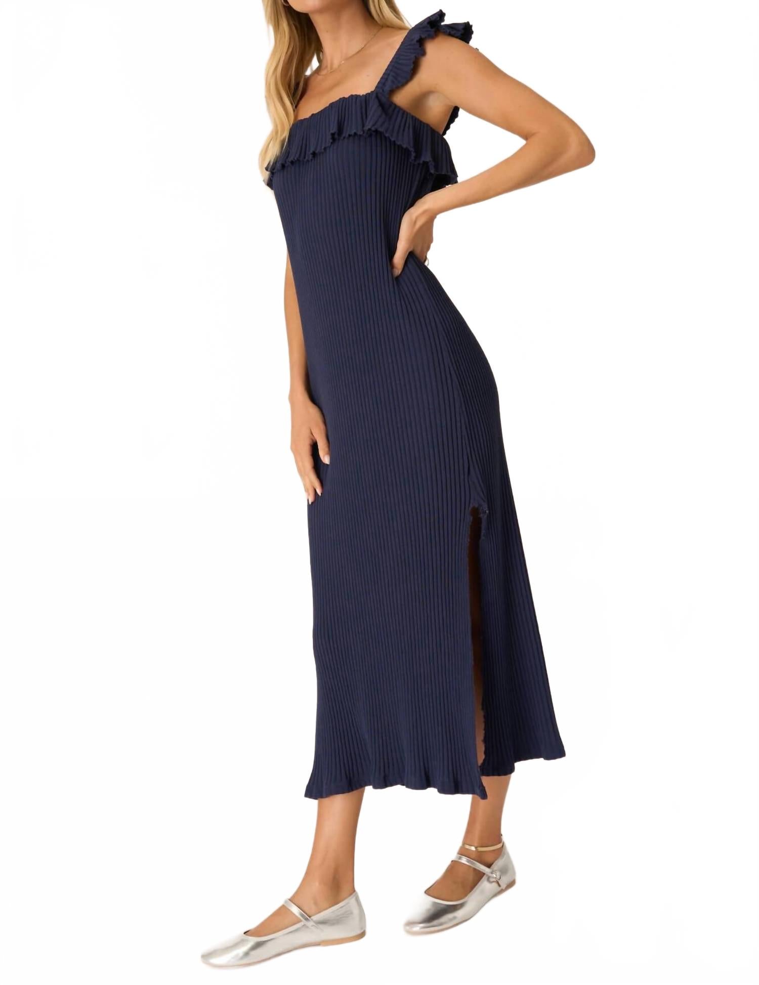 Платье Mona с рукавами-фонариками и рубчиком в цвете navy DELUC
Платье Mona с рукавами-фонариками и рубчиком в цвете navy DELUC