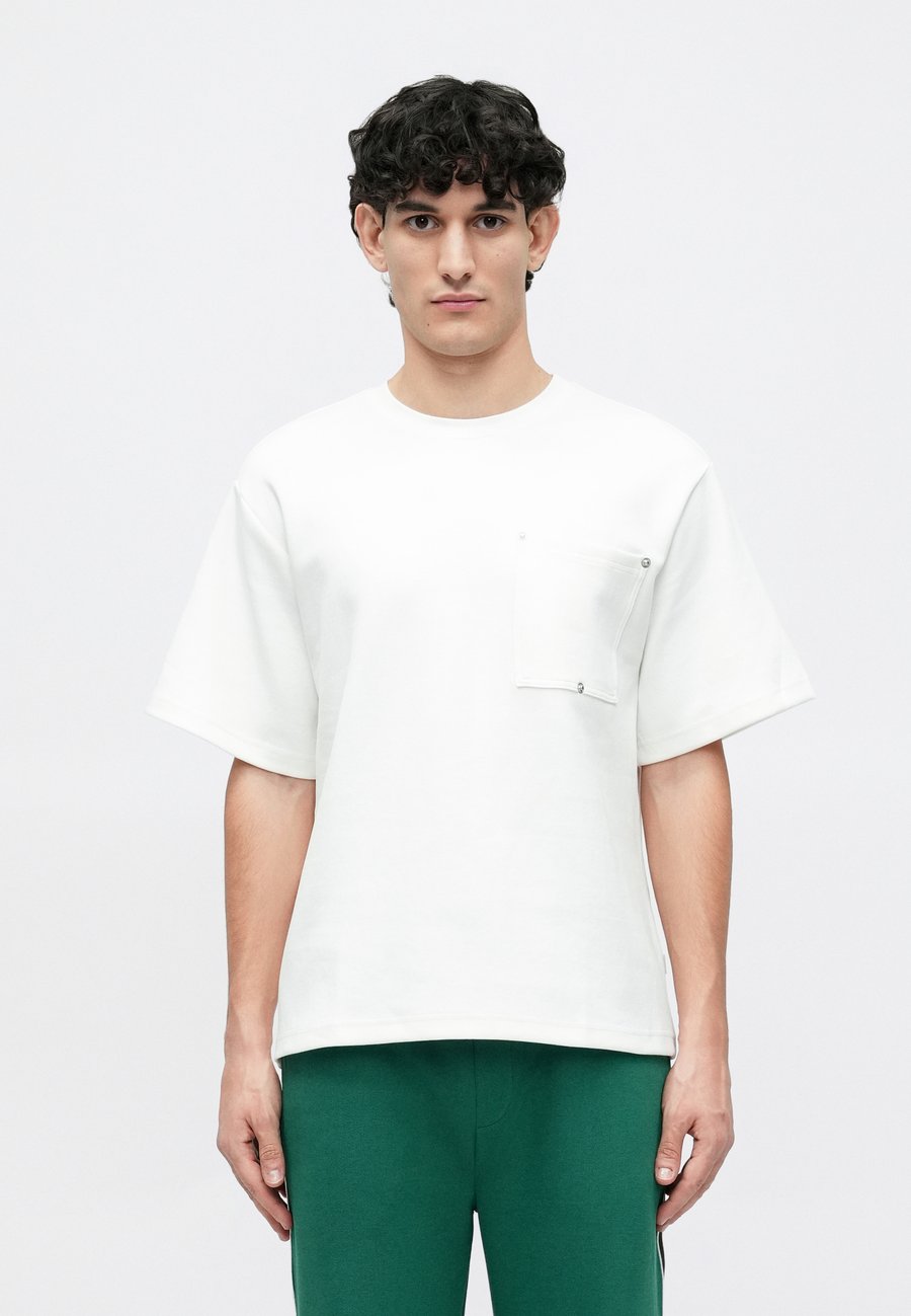 Футболка Essential Collective POCKET STUD, White, Белый, Футболка Essential Collective POCKET STUD, White
Футболка Essential Collective POCKET STUD, White, Белый, Футболка Essential Collective POCKET STUD, White