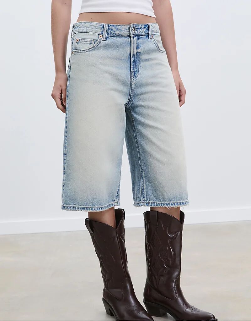 Бермуды Stradivarius из средне-светло-голубого денима
Бермуды Stradivarius из средне-светло-голубого денима