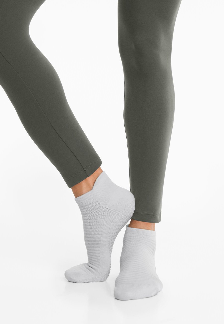 Носки OYSHO 2 PAIRS OF YOGA AND PILATES, Green
Носки OYSHO 2 PAIRS OF YOGA AND PILATES, Green