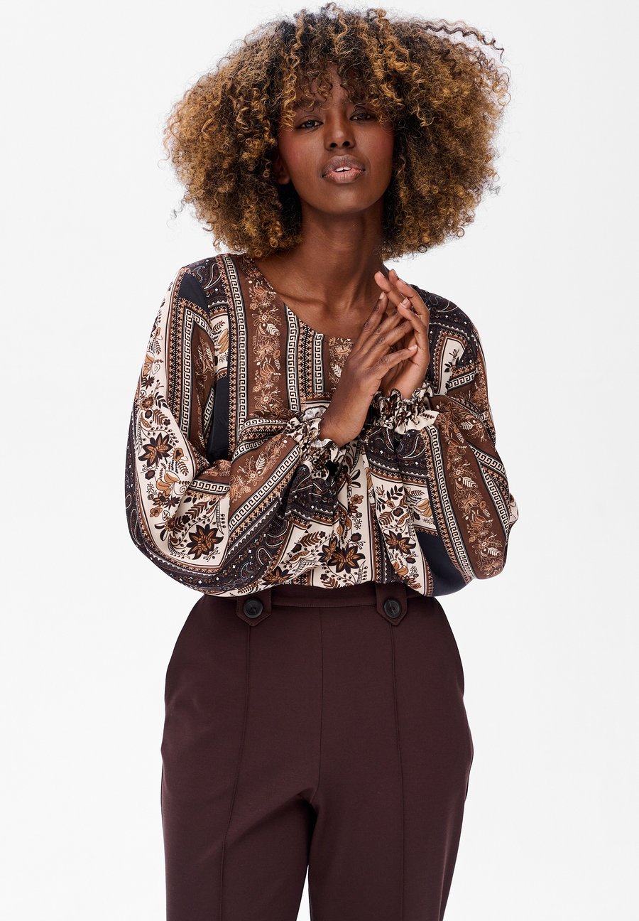 Блуза blue shadow OGGI, Brown
Блуза blue shadow OGGI, Brown