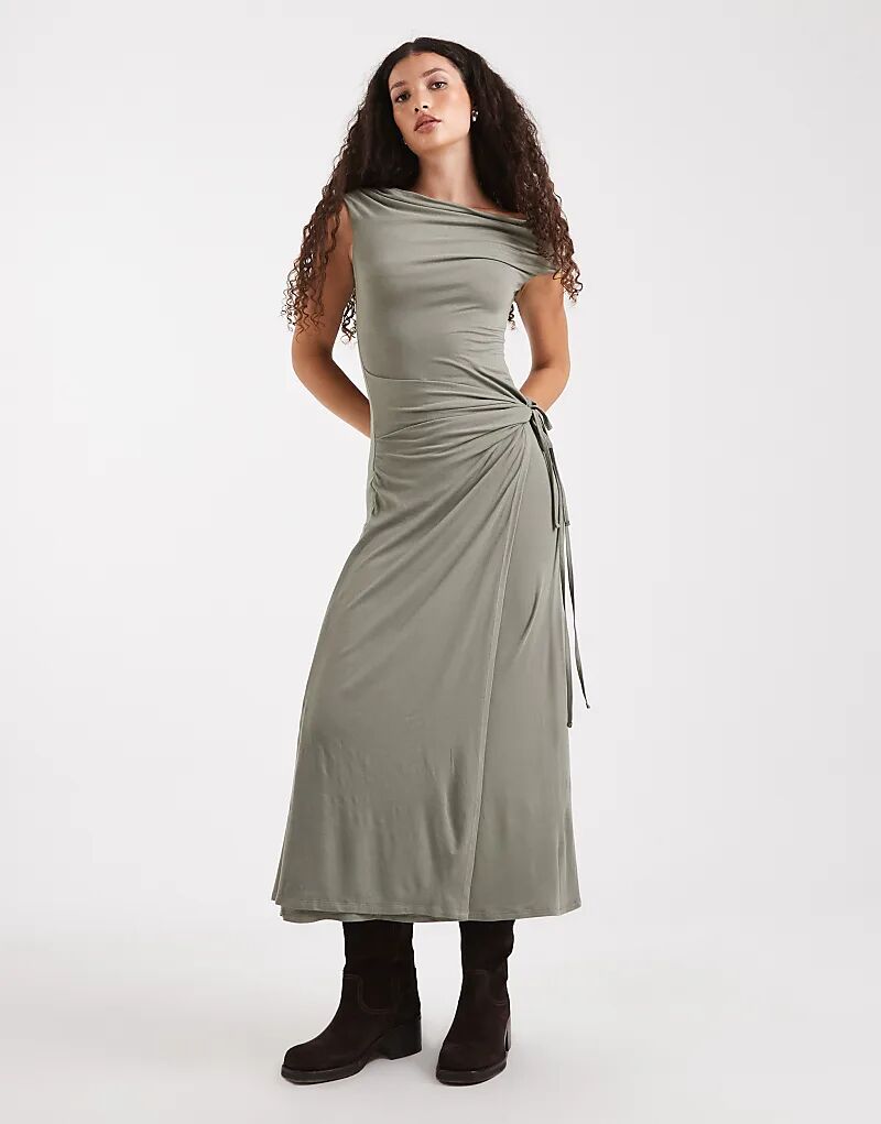Платье миди с защипами на плечах и запахом на талии ASOS DESIGN цвета хаки
Платье миди с защипами на плечах и запахом на талии ASOS DESIGN цвета хаки