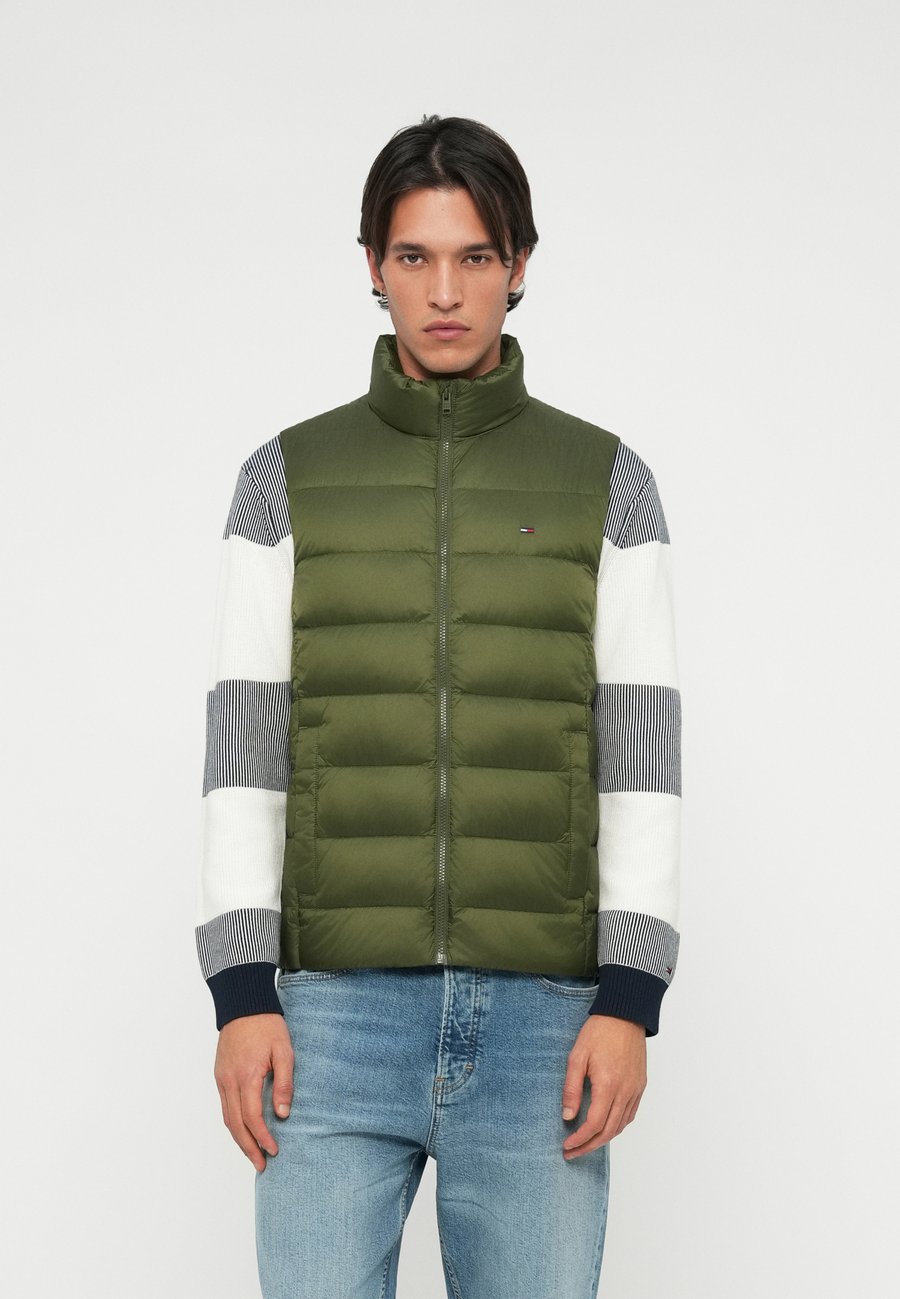 Куртка Tommy Jeans Waistcoat, Dark Greenery/Khaki
Куртка Tommy Jeans Waistcoat, Dark Greenery/Khaki