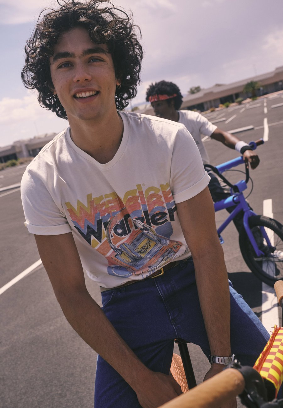 Футболка Wrangler WRANGLER X STRANGER THINGS KEEP ON RUNNIN , Marshmallow/White
Футболка Wrangler WRANGLER X STRANGER THINGS KEEP ON RUNNIN , Marshmallow/White