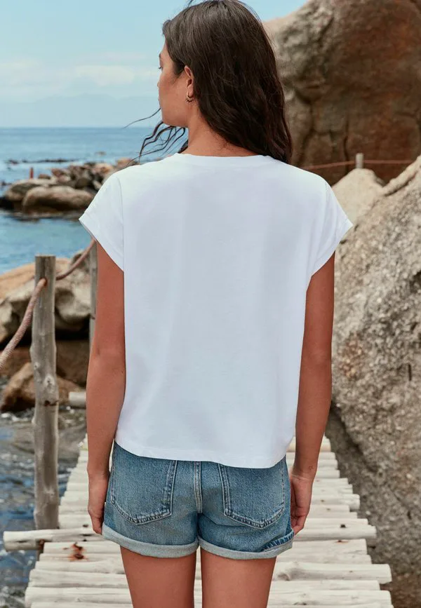 Футболка стандартного кроя с короткими рукавами, украшенная зеркальными элементами, с круглым вырезом и принтом. Next, White, Белый, Футболка стандартного кроя с короткими рукавами, украшенная зеркальными элементами, с круглым вырезом и принтом. Next, Whi
Футболка стандартного кроя с короткими рукавами, украшенная зеркальными элементами, с круглым вырезом и принтом. Next, White, Белый, Футболка стандартного кроя с короткими рукавами, украшенная зеркальными элементами, с круглым вырезом и принтом. Next, Whi