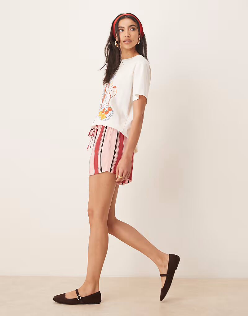 ASOS DESIGN микрошорты без застежек в розовую полоску 
ASOS DESIGN микрошорты без застежек в розовую полоску