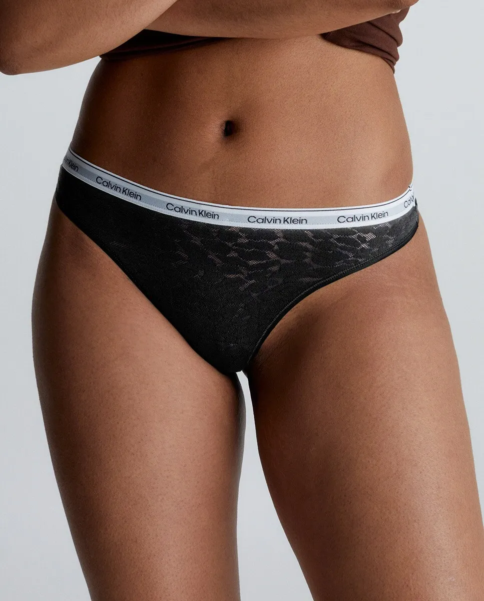 Высокие стринги с современным логотипом и кружевом Calvin Klein, черный
Высокие стринги с современным логотипом и кружевом Calvin Klein, черный