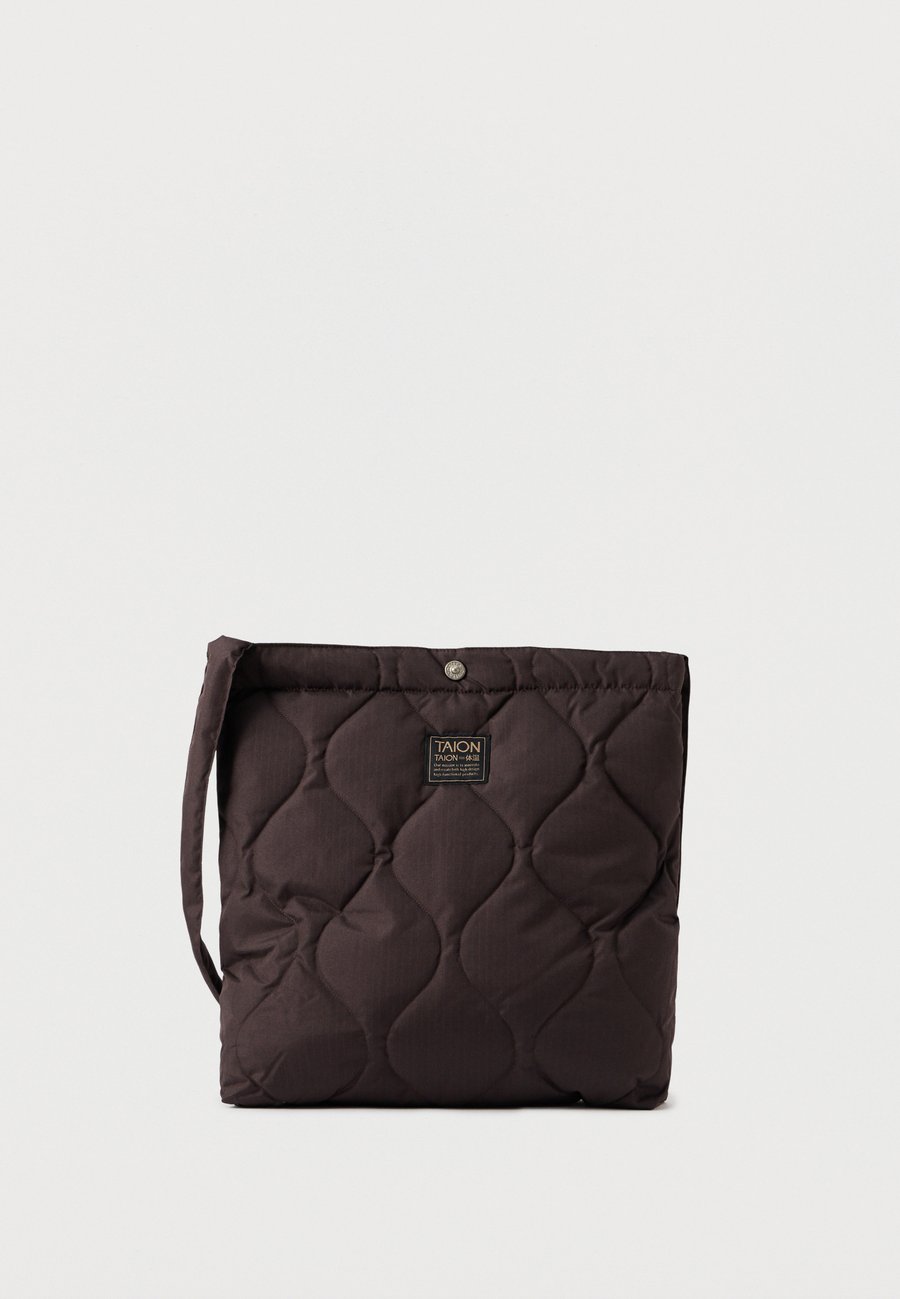 Сумка-шоппер TAION MILITARY CROSS BODY DOWN BAG-MEDIUM UNISEX, Choco/Dark Brown
Сумка-шоппер TAION MILITARY CROSS BODY DOWN BAG-MEDIUM UNISEX, Choco/Dark Brown