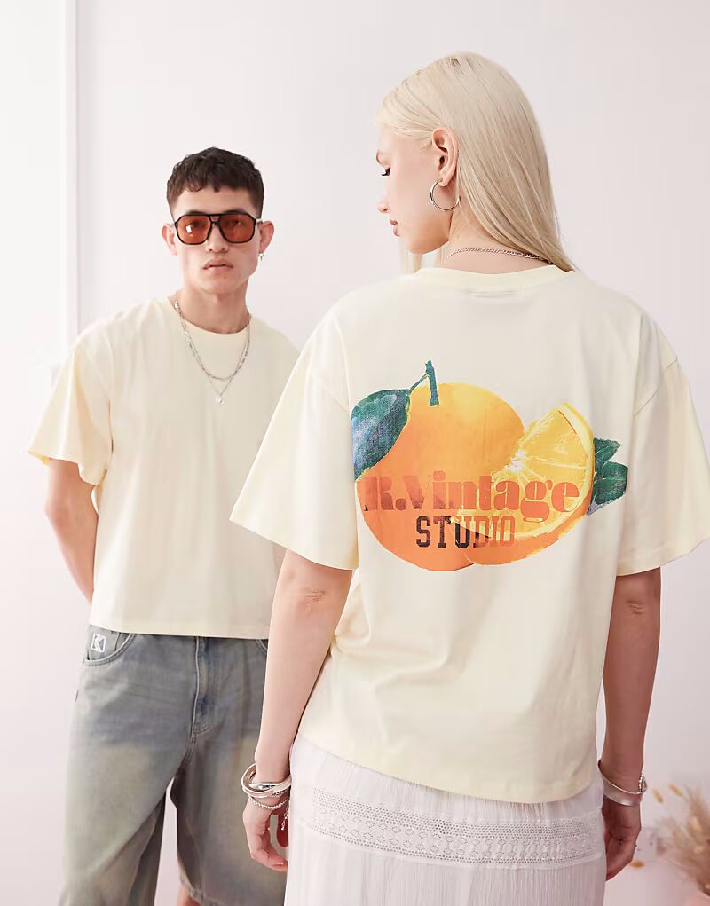 Футболка свободного кроя унисекс Reclaimed Vintage с изображением фруктов в масляно-желтом цвете
Футболка свободного кроя унисекс Reclaimed Vintage с изображением фруктов в масляно-желтом цвете