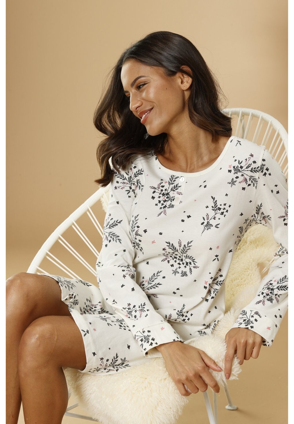 Ночная рубашка LASCANA, бежевый
Ночная рубашка LASCANA, бежевый