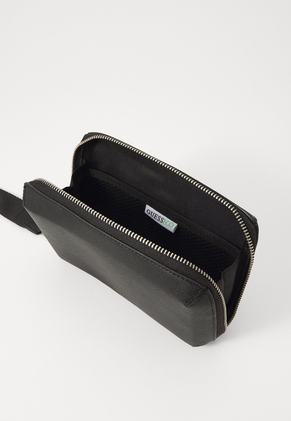 Сумка MODENA CUBE CASE MEDIUM Guess, черный
Сумка MODENA CUBE CASE MEDIUM Guess, черный