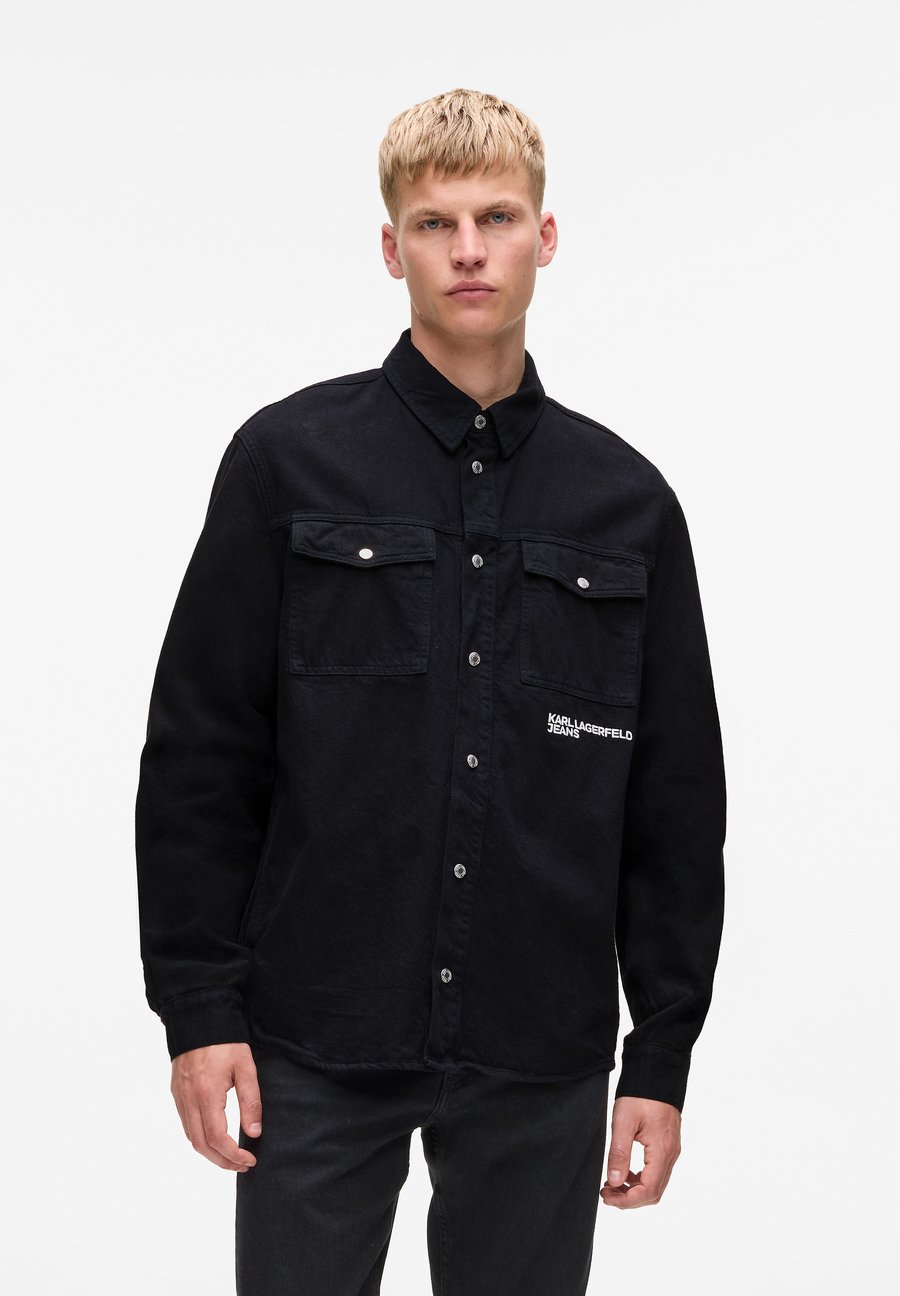 Куртка Karl Lagerfeld Jeans KARL QUOTE OVERSHIRT, Black
Куртка Karl Lagerfeld Jeans KARL QUOTE OVERSHIRT, Black