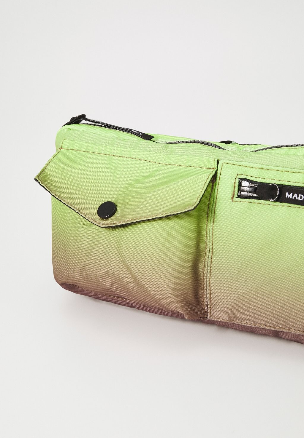 Поясная сумка BEL ONE ART CARNI BAG Mads Nørgaard, зеленый
Поясная сумка BEL ONE ART CARNI BAG Mads Nørgaard, зеленый