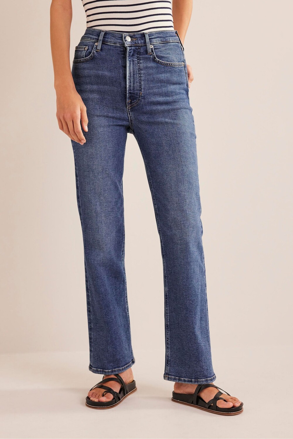 Джинсы с завышенной талией и прямыми штанинами Boden, синий 
Джинсы с завышенной талией и прямыми штанинами Boden, синий