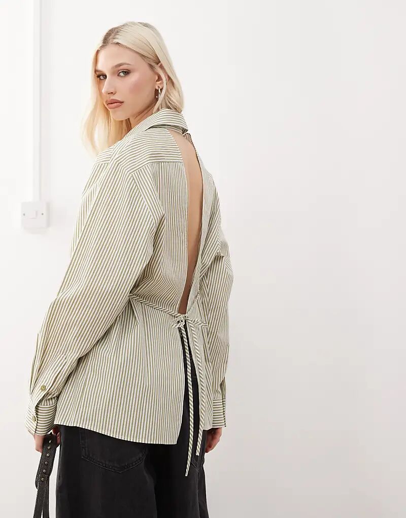 Рубашка COLLUSION с открытой спиной в зелено-белую полоску
Рубашка COLLUSION с открытой спиной в зелено-белую полоску