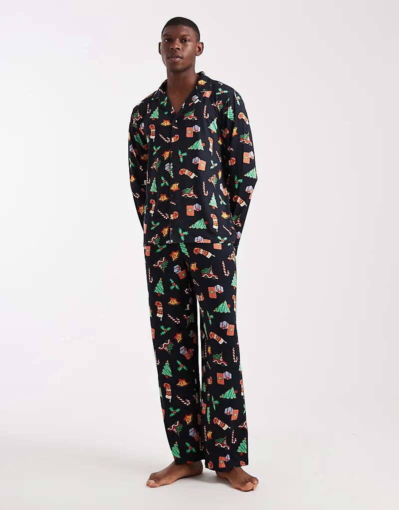 Пижамный комплект Urban Threads с длинными рукавами и брюками, украшенный рождественским принтом
Пижамный комплект Urban Threads с длинными рукавами и брюками, украшенный рождественским принтом