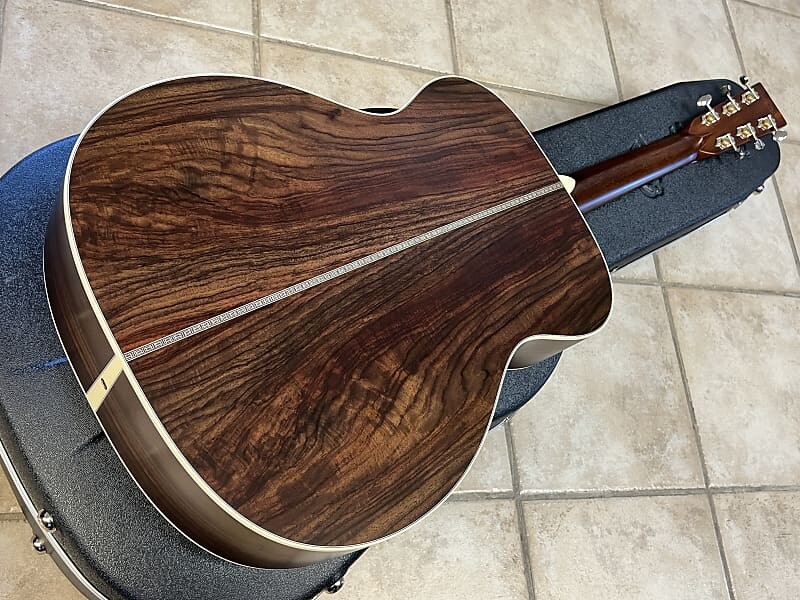 Акустическая гитара 2023 CF Martin Custom Shop Satin OM-28 Wildgrain Rosewood 2785131
Акустическая гитара 2023 CF Martin Custom Shop Satin OM-28 Wildgrain Rosewood 2785131