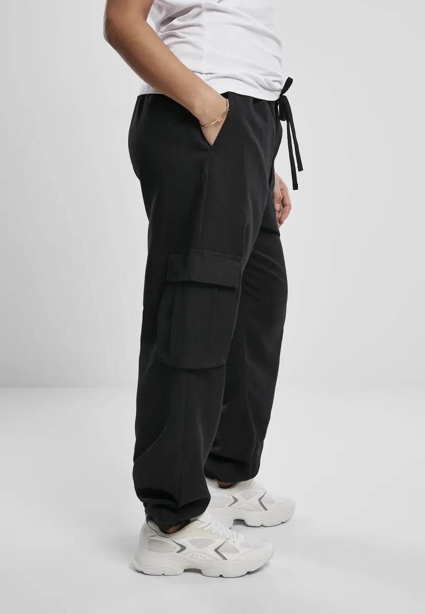 Брюки-карго URBAN CLASSICS " Urban Classics Ladies Cargo Pants из вискозного твила" (1 шт.), черный
Брюки-карго URBAN CLASSICS " Urban Classics Ladies Cargo Pants из вискозного твила" (1 шт.), черный