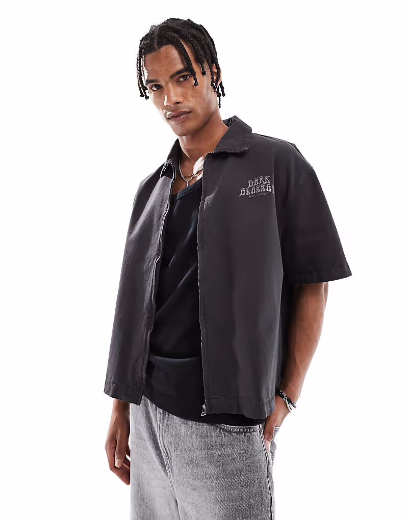 Рубашка Bershka с принтом спереди и застежкой-молнией черного цвета
Рубашка Bershka с принтом спереди и застежкой-молнией черного цвета