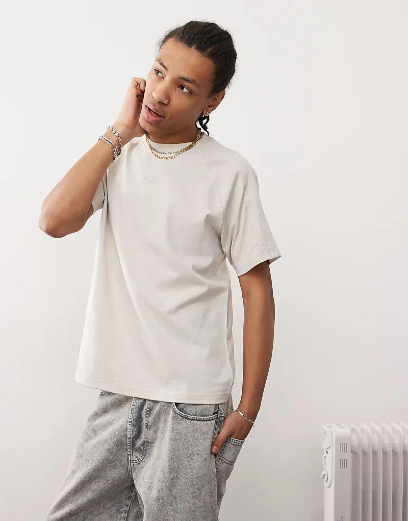 Футболка Premium Essentials серого цвета adidas Originals
Футболка Premium Essentials серого цвета adidas Originals