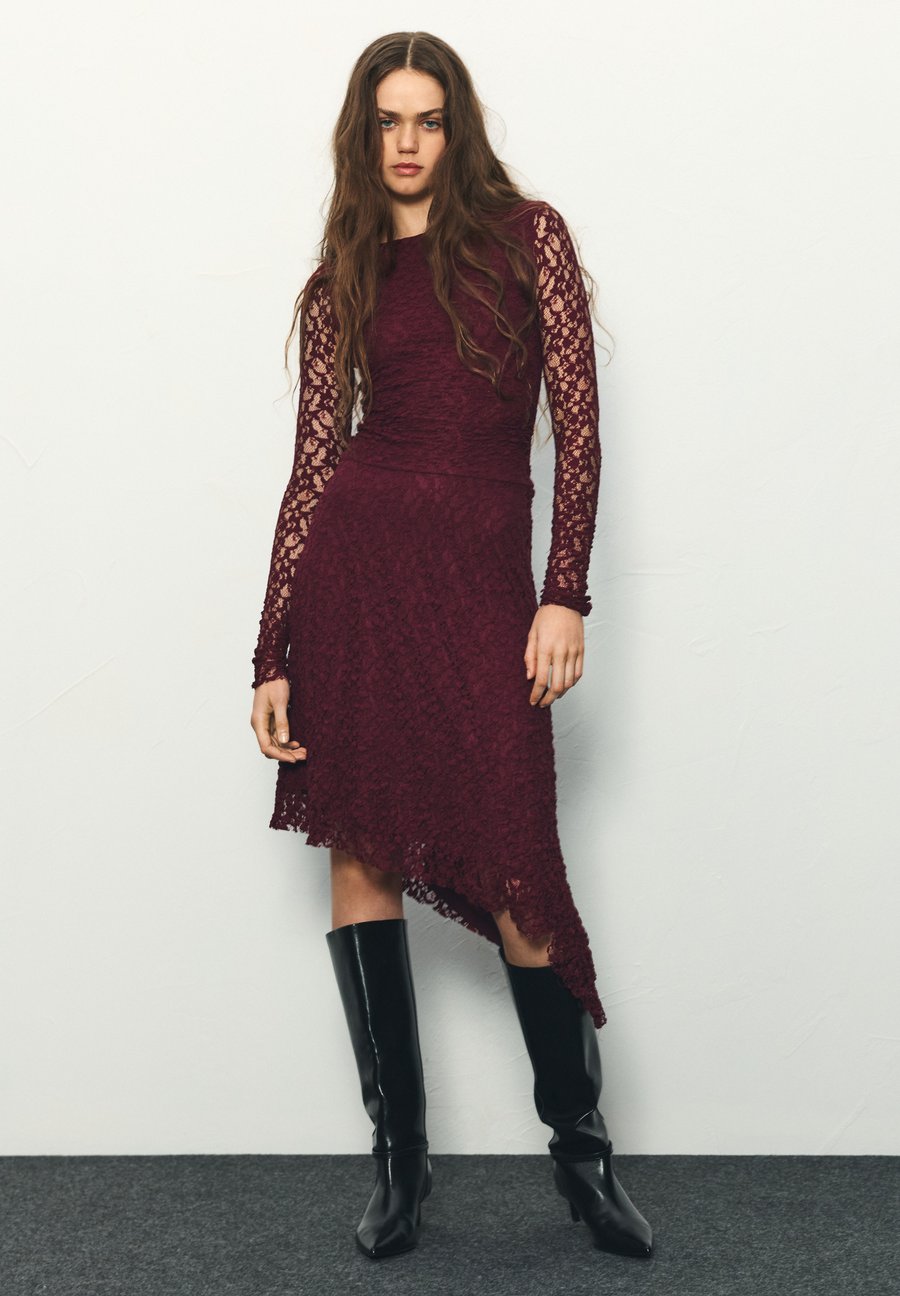 Платье PULL&BEAR Day dress, Bordeaux
Платье PULL&BEAR Day dress, Bordeaux