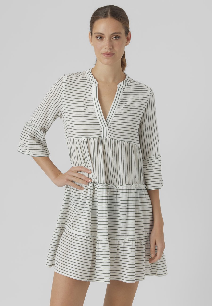 Платье Vero Moda VMHELI 3/4 SHORT WVN GA, Snow White/Laurel Wreath/White
Платье Vero Moda VMHELI 3/4 SHORT WVN GA, Snow White/Laurel Wreath/White